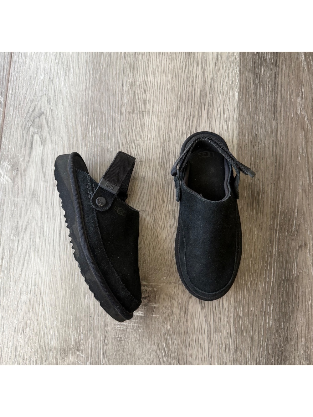 Big Kids Black UGG Goldenstar Clogs size 2